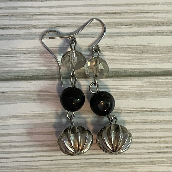 Black & Silver Necklace & Earrings set - Picture 6 of 9